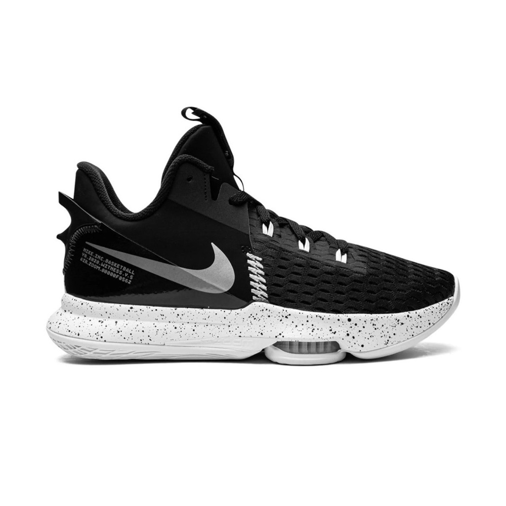 Nike LeBron Witness V Sneakers. Size 9